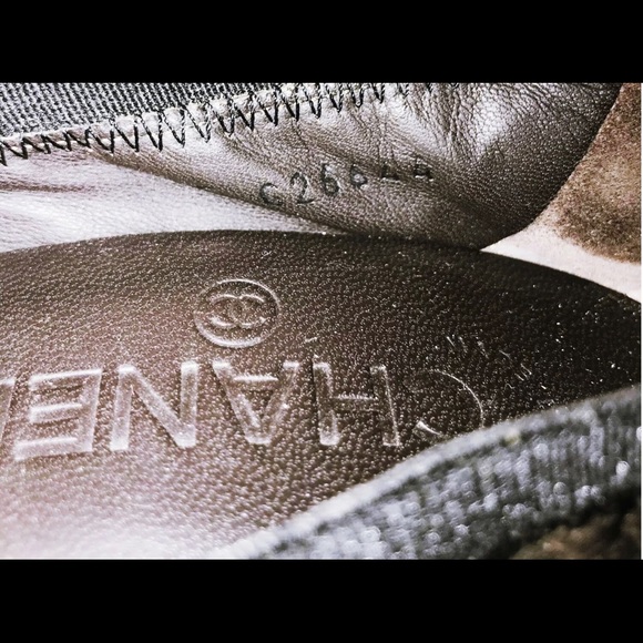 CHANEL Spirit Two Tone Stretch Leather Pumps, NWOT - Picture 3 of 3